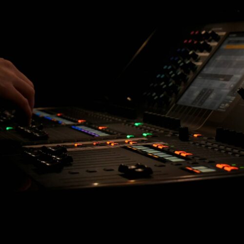 Wynajem oświetlenia i nagłośnienia na wydarzenia – co wybrać?