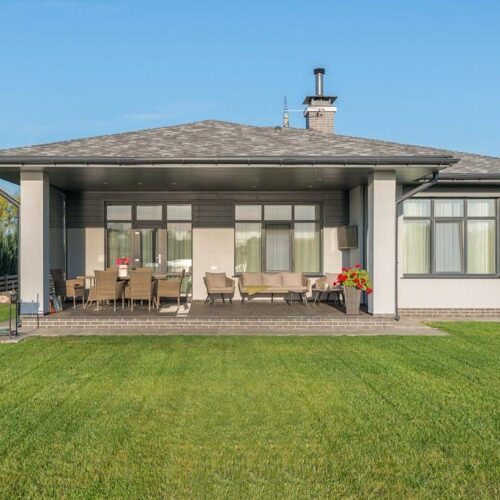 Dlaczego warto postawić na kominy nadciśnieniowe? Przewodnik dla inwestorów