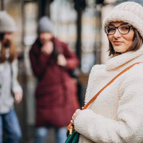 Koronkowa bielizna na chłodniejsze dni: Jak łączyć styl z ciepłem i komfortem