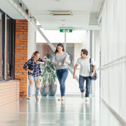 Tapety obiektowe vs. farba w obiektach użyteczności publicznej – co się bardziej opłaca w perspektywie 5 – 10 lat?