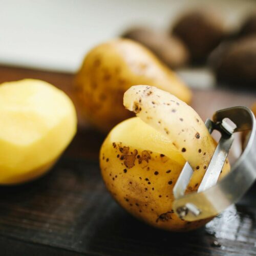 Obierki z ziemniaków do pieca – pyszny sposób na zdrową przekąskę