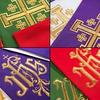 Jak zmieniały się szaty liturgiczne na przestrzeni wieków?